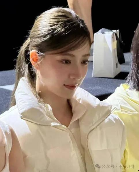今日吃瓜美女,揭秘吃瓜美生的时尚生活