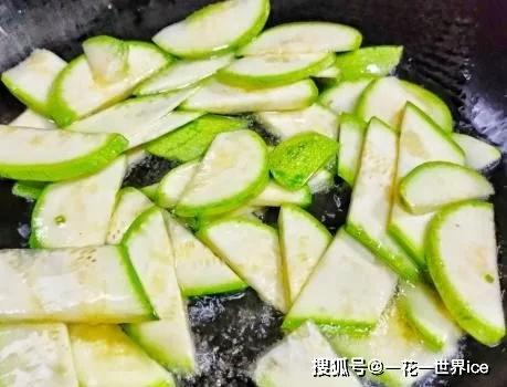 吃角瓜会有黑便吗,吃角瓜后黑便现象揭秘