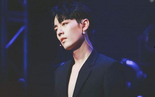 肖战同学吃黑瓜照片